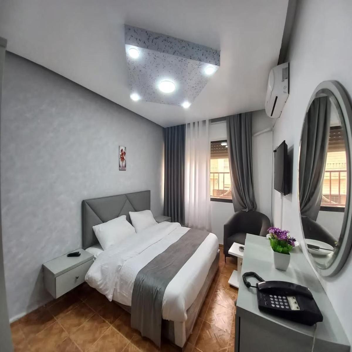 Al-Nujoom Hotel Suites Amman Exterior foto