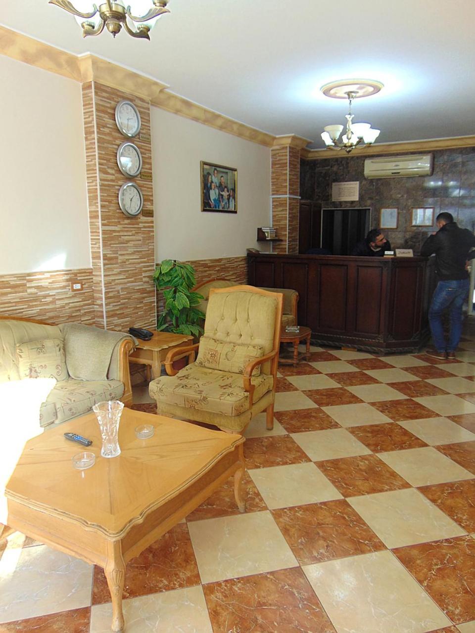 Al-Nujoom Hotel Suites Amman Exterior foto